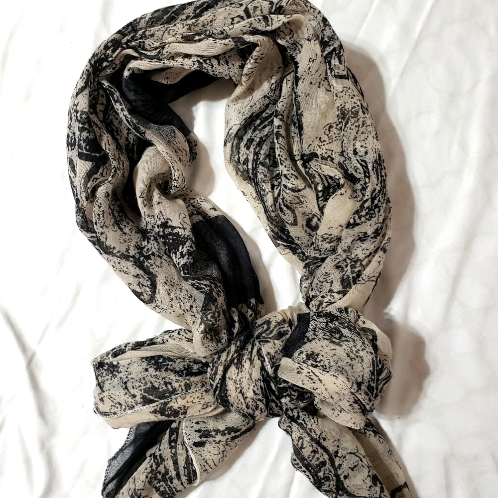 Woman scarf 🧣